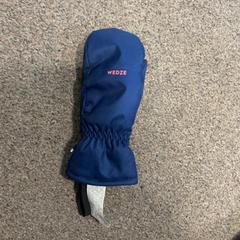 Hansker Blauw, som rapportert av Burgers' Zoo ved bruk av iLost