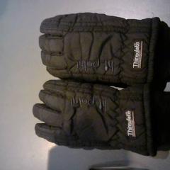 Kesztyű, amint azt SnowWorld Landgraaf az iLost segítségével jelentette.