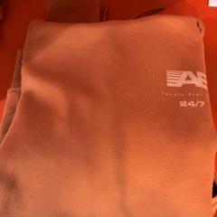 Sweatshirt, segons ha informat MEININGER Hotel Bordeaux Gare Saint-Jean mitjançant iLost
