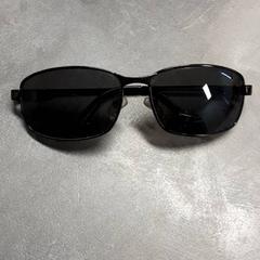 Slnečné okuliare Zwart, ako bolo nahlásené Arriva Friesland / Groningen pomocou iLost