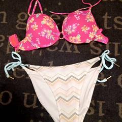 水着（サブカテゴリー） & ビキニ がiLostで Van der Valk Hotel Sneek によって報告されました