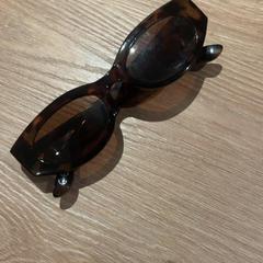 Sluneční brýle, jak nahlášeno Van der Valk Hotel Eindhoven - Best pomocí iLost