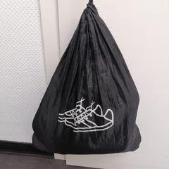 Worek na siłownię Schwarz mit Weißen Schuhen von DHG, zgłoszono przez Wilmering Vechta przy użyciu iLost