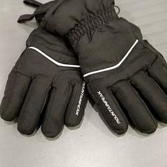 Luvas, segundo informou Qbuzz GD Groningen HS usando iLost