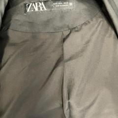 Chaqueta Schwarz, segundo informou Movie Park Germany usando iLost