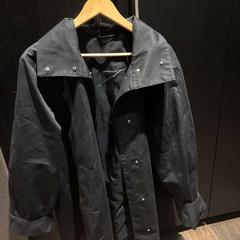 Casaco Donkerblauwe jas, como reportado por Van der Valk Hotel Veenendaal utilizando o iLost