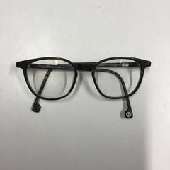 Szemüveg Tortoise glasses, amint azt W2 - Tomorrowland az iLost segítségével jelentette.
