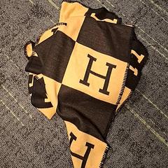 Shawl, as reported by Connexxion Noord Holland Noord Hoorn using iLost