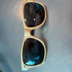 İLost kullanarak Burgers' Zoo tarafından bildirildiği gibi Güneş gözlüğü