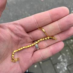 Goude armband met hartjes, jak zgłoszono do iLost