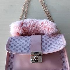 Väska - Holubova, rapporterat av Centraal magazijn med iLost