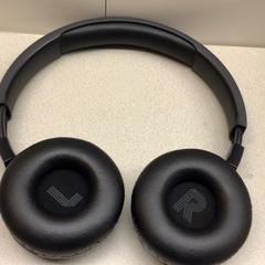 Auriculars, segons ha informat HvA Nicolaes Tulphuis & Tania Leonhuis mitjançant iLost