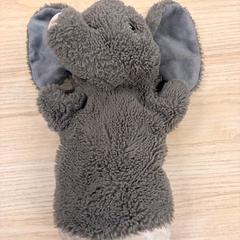 Marionettdocka elephant, rapporterat av IKEA Liège med iLost