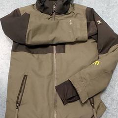 Roupa - Jas groen/zwart, segundo informou Regio Oost-Vlaanderen usando iLost