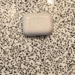 Headphones White, as reported by MEININGER Hotel Berlin "Mitte" Humboldthaus using iLost