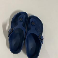 Kids slippers, amint azt Silver Sands Beach az iLost segítségével jelentette.