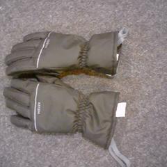 إكسسوارات الملابس، كما تم الإبلاغ عنه بواسطة SnowWorld Landgraaf عبر iLost