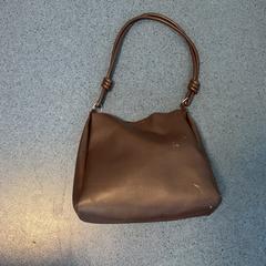 Bolsa, ha sido reportado por Breng Arnhem con iLost