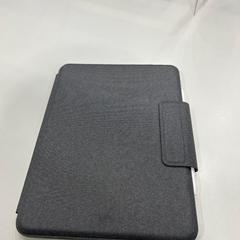 Ipad met Grijze hoes, como reportado por TU/e - Receptie MetaForum utilizando o iLost