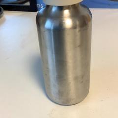 Ampolla Stainless steel fles 500ML, segons ha informat Artis mitjançant iLost