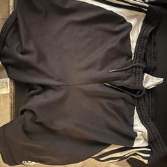 Pantaloni Zwart, come riportato da Van der Valk Duiven bij Arnhem A12 utilizzando iLost