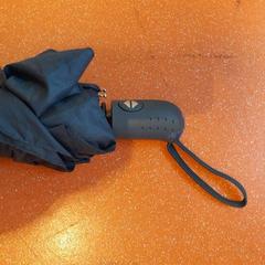 Folding umbrella bleu marine, as reported by TCL using iLost