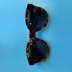 Sunglasses Brown Monokel Eyewear, zoals gemeld door Groninger Museum met iLost