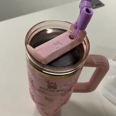 Cup، كما تم الإبلاغ عنه بواسطة Silver Sands Beach عبر iLost