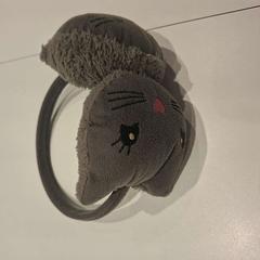 Ear muffs Grijze poezen oorwarmers, as reported by TU/e - Receptie Flux using iLost