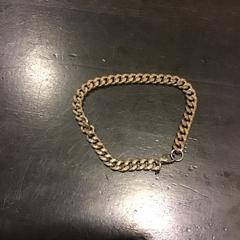 Eskumuturra, gisa salatu by Qbuzz U-OV iLost erabiliz