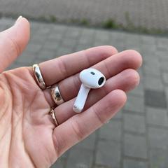 Een linker AirPod, como reportado ao iLost