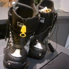 Schuhe, gemeldet von SnowWorld Landgraaf über iLost
