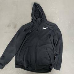 衣類 - Hoodie がiLostで Regio Limburg - Leuven によって報告されました