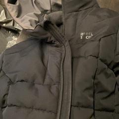 Chaqueta, ha sido reportado por Attractie- & Vakantiepark Slagharen con iLost