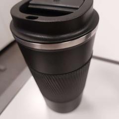 Copo para beber Zwart, como reportado por Vrije Universiteit Amsterdam utilizando o iLost