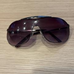 Sunglasses, as reported by Pathé Groningen using iLost