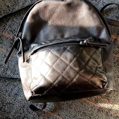 Mochila Zwart leder Imedio Macias, como reportado por Connexxion Amstelland-Meerlanden Schiphol Zuid utilizando o iLost