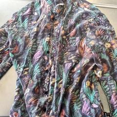 Košeľu Gekleurd vogels, ako bolo nahlásené Burgers' Zoo pomocou iLost