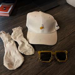 Cap, Lentes & Medias, segundo informou WestCord Hotel Eindhoven usando iLost