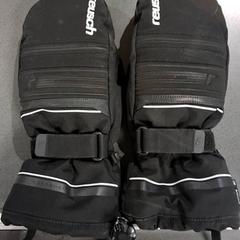 إكسسوارات الملابس، كما تم الإبلاغ عنه بواسطة Breng Nijmegen عبر iLost