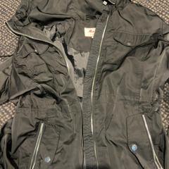 Chaqueta, ha sido reportado por Van der Valk Hotel Utrecht con iLost