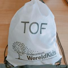 Tas met Sportkleding, como reportado por Connexxion Amstelland-Meerlanden Schiphol Noord utilizando o iLost