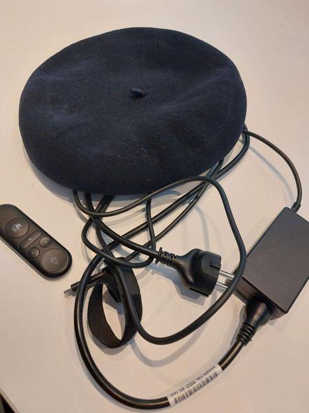 Beret en oplader en afstandbediening