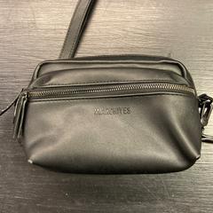 Tas, como reportado por Pathé Spuimarkt utilizando o iLost