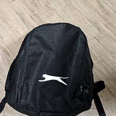 Rugzak Zwarte Puma rugzak, come riportato da Regio Limburg - Leuven utilizzando iLost