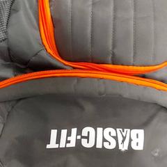배낭 Grijs met oranje bies, iLost를 사용하여 Centraal magazijn에 보고됨