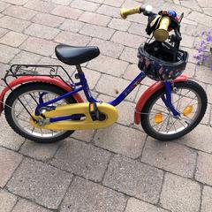 Kinderfietsje met helm, segons s'ha informat a iLost