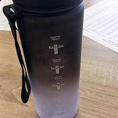 飲用ボトル がiLostで EBS Spijkenisse によって報告されました