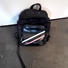 Sac à dos Zwart, a été signalé par EBS Tramplein utilisant iLost