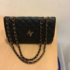 Kabelka, jak nahlášeno Qbuzz U-OV pomocí iLost